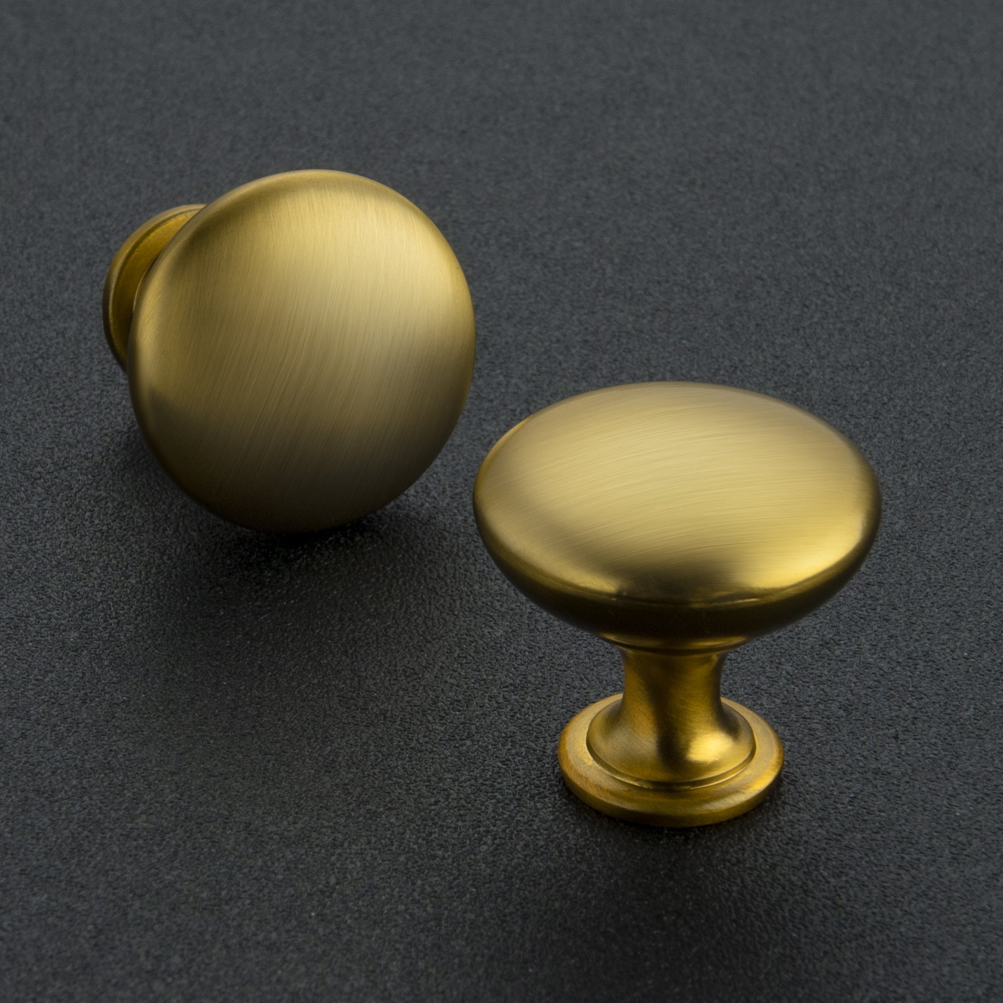KNOBS AND HANDLES