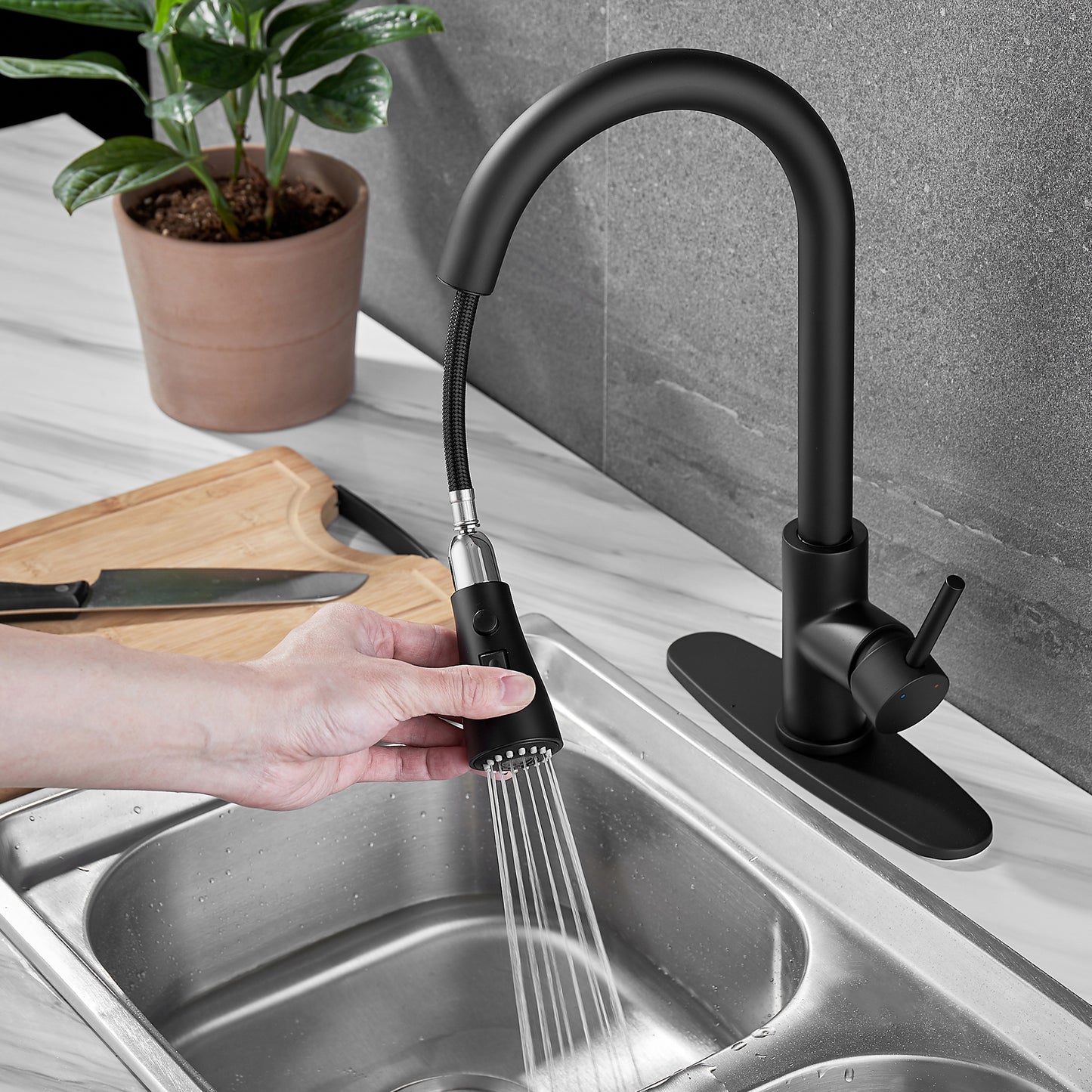 Ravinte Kitchen Faucets With Pull Down Sprayer Goose neck Spout Single Handle Kitchen Faucet Matte Black Kitchen Sink Faucets Solid Brass Countertop Faucet Farmhouse Sink Faucet