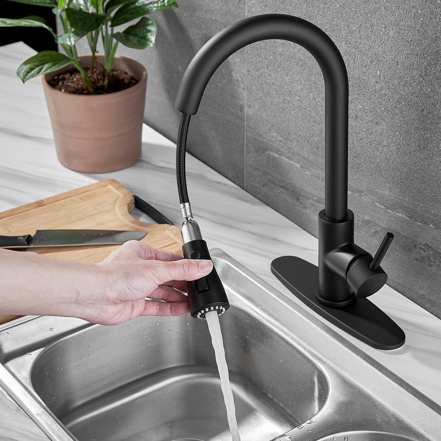 Ravinte Kitchen Faucets With Pull Down Sprayer Goose neck Spout Single Handle Kitchen Faucet Matte Black Kitchen Sink Faucets Solid Brass Countertop Faucet Farmhouse Sink Faucet